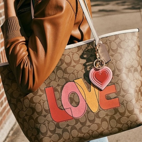 Coach 70's Heart Burst Bag Charm In Signature Canvas new and sealed - Picture 2 of 2